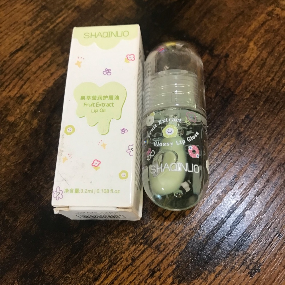 Green Fruit Extract Glossy Lip Oil - Hydrating Lip Balm